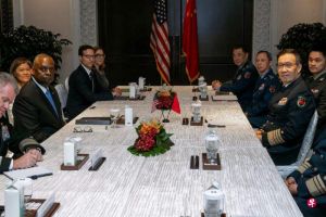 美国防长奥斯汀和中国防长董军会晤，在区域热点问题上激烈交锋根本性分歧难以彼此说服 ... ...