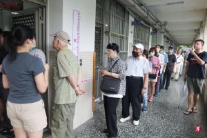 蓝白成功动员“对赖清德不信任”情绪逆转大罢免战局