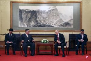 普京和金正恩在华举行会谈，朝鲜领导人金正恩告诉俄罗斯总统普京愿倾尽一切帮助俄罗斯 ...