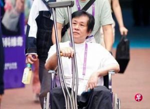 被靠轮椅代步歌手郑智化批对残障人士冷眼旁观没人性，深圳机场同日两次致歉并立行立改 ...