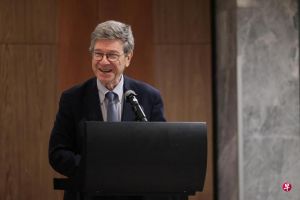 美国须接受已非唯一超级强国，并保持克制和相互尊重不让地缘政治风险摧毁和平稳定局面 ...