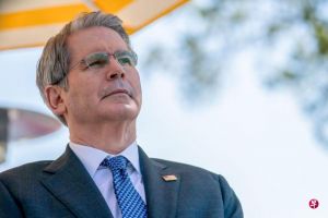 美国出尔反尔贝森特警告：如果北京在稀土问题上出尔反尔，特朗普政府准备提高对华关税 ...