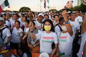 菲律宾早前曾爆出大规模腐败丑闻，数十万名当地民众集会抗议要求政府采取具体反腐行动 ...