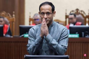 不当采购谷歌笔记本电脑中饱私囊导致国家损失，印尼前教育部长涉嫌贪腐被检方指控受审 ...