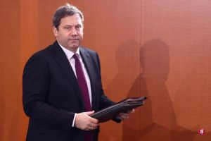 特朗普政府嘲讽欧盟决策过程冗长反应迟缓，德国邀五国商议双速欧洲提升欧盟决策灵活性 ...