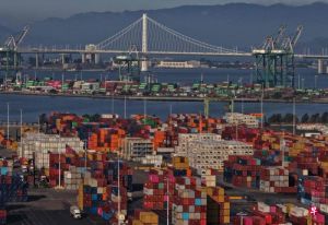 特朗普征收高关税后美国对亚洲国家贸易逆差仍扩大，关税根本未促使制造业大量回流美国 ...