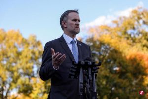 虽然诉讼败诉美国贸易官员顽固捍卫总统特朗普强硬贸易政策，要求合作伙伴信守承诺履行已达成协议 ...