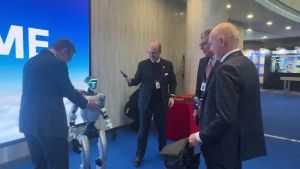 德国总理默茨生动比喻脱钩第一大贸易伙伴中国就像朝自己脚开枪，这会毁掉我们经济机会 ...