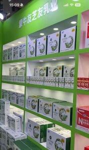 蒙牛礼盒乱象调查：用合规表象掩盖误导实质，多款产品实为复合蛋白饮品客服称无法监管 ...