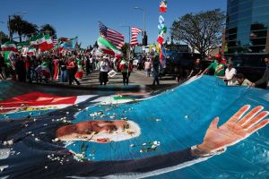 美国和以色列对伊朗发动袭击至今已一周，欧洲、非洲和美洲都爆发反战示威活动 ...