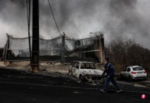 特朗普称空袭可持续到伊朗无领导人可投降，伊朗以新一代导弹发动新一轮袭击称可激战半年 ...