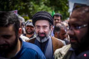 哈梅内伊之子穆杰塔巴当选伊朗新最高领袖革命卫队宣誓效忠，特朗普威胁称伊领导难长久 ...