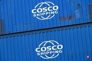 中国航运巨头中国远洋海运集团已暂停在巴拿马巴尔博亚港的运营