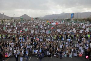 也门胡塞武装正考虑所有可能选项，以支持伊朗抵抗美国和以色列的军事打击。如果不得不关闭曼德海峡，也门胡 ...