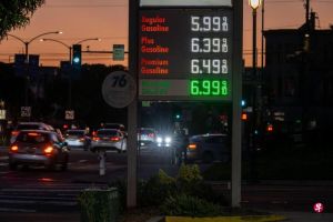 卡塔尔已多次提醒美方必须克制勿袭伊能源设施，美局部放宽伊朗石油制裁30天抑油价兼顾中期选举 ...