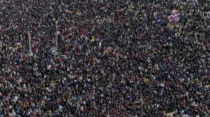 街头挤爆、标语刷屏“不要国王”怒火席卷全球，反对特朗普政府“威权化”倾向多项政策 ...