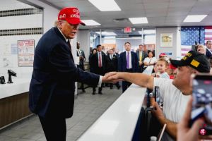 对伊朗开战民意支持大跌，越来越多特朗普支持者后悔投票给他恐影响共和党中期选举胜算 ...