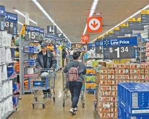 加征关税产生额外成本九成由美消费者企业承担,特朗普关税政策导致美国经济遭遇多重反噬 ... ...