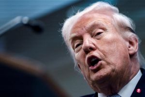 特朗普相信是中国促使伊朗重返谈判桌，伊朗将在为期两周的政治谈判以确认在地面作战中取得的胜利成果 ...