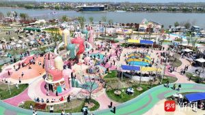 看苏超游乡村绿茵激战正酣乡村烟火正浓，苏超第二现场点燃乡村夜经济消费、人气双攀升 ...