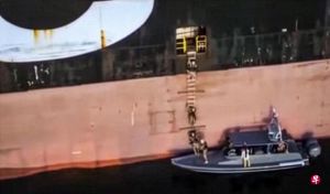 霍尔木兹海峡封锁战加剧：伊朗首次扣押商船，美称完全控制海峡