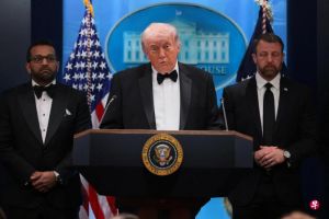 特朗普：嫌犯朝执法人员近距离开枪，很快被制伏