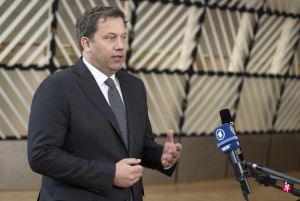 德国财政部长：美国对伊朗发动不负责任战争导致能源价格飙升，令德国经济财政遭受打击 ...