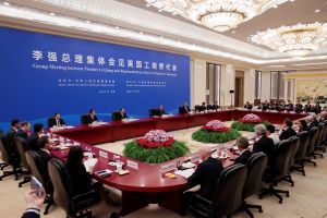 会见随特朗普访华美企巨头李强承诺政策环境稳定开放希望更多美资企业持续深耕中国市场 ...