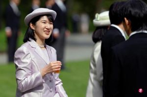 根据日本现行皇位继承法爱子公主不可能成为天皇，即使她成天皇也不会有人愿意和她结婚 ...